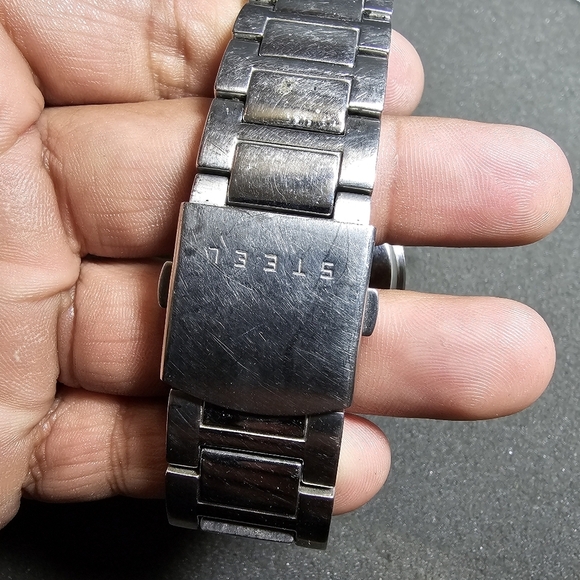 Guess Steel Mens Quartz Watch Silver Tone Working U0075G3 Cracked Crystal shows - Picture 5 of 12